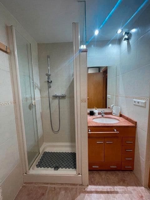 Piso de 2 habitaciones en Alicante / Alacant ciudad en alquiler con piscina garaje - 1.300 € (Ref: 7494347)