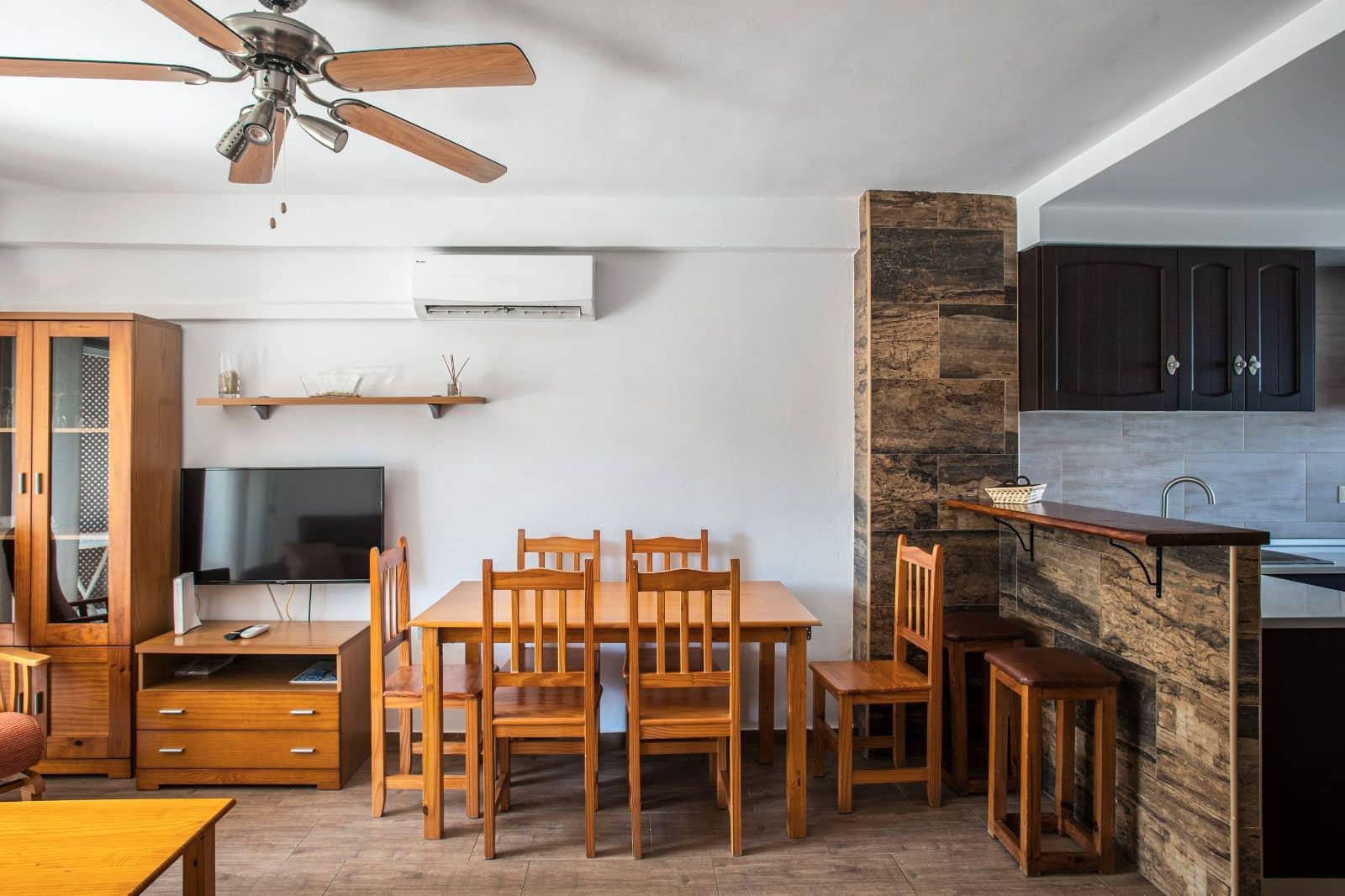 2 soveværelse Lejlighed til leje i Alicante by med swimmingpool garage - € 1.050 (Ref: 7521552)