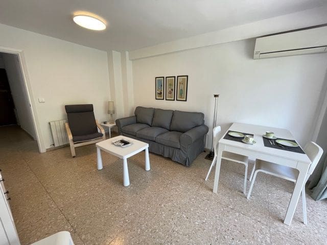 3 sovrum Lägenhet att hyra i Alicante stad med pool garage - 1 100 € (Ref: 7537341)