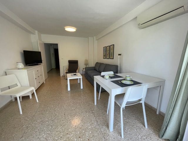 3 sovrum Lägenhet att hyra i Alicante stad med pool garage - 1 100 € (Ref: 7537341)