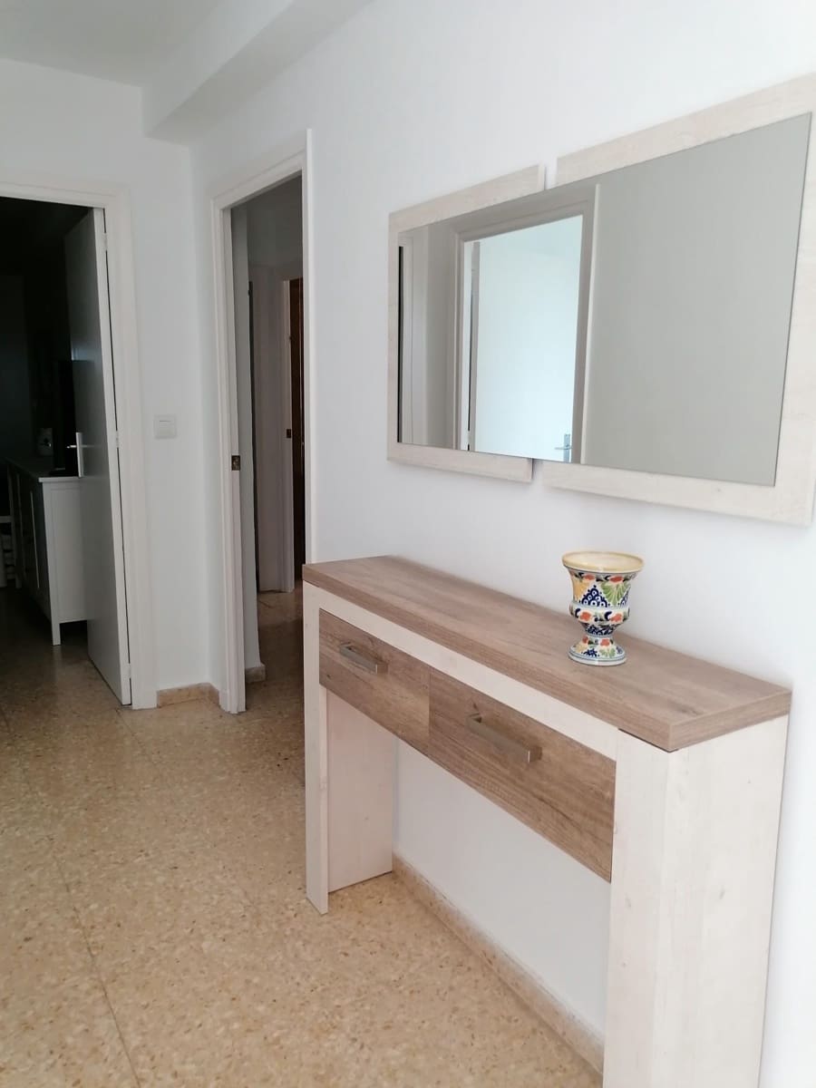3 sovrum Lägenhet att hyra i Alicante stad med pool garage - 1 100 € (Ref: 7537341)