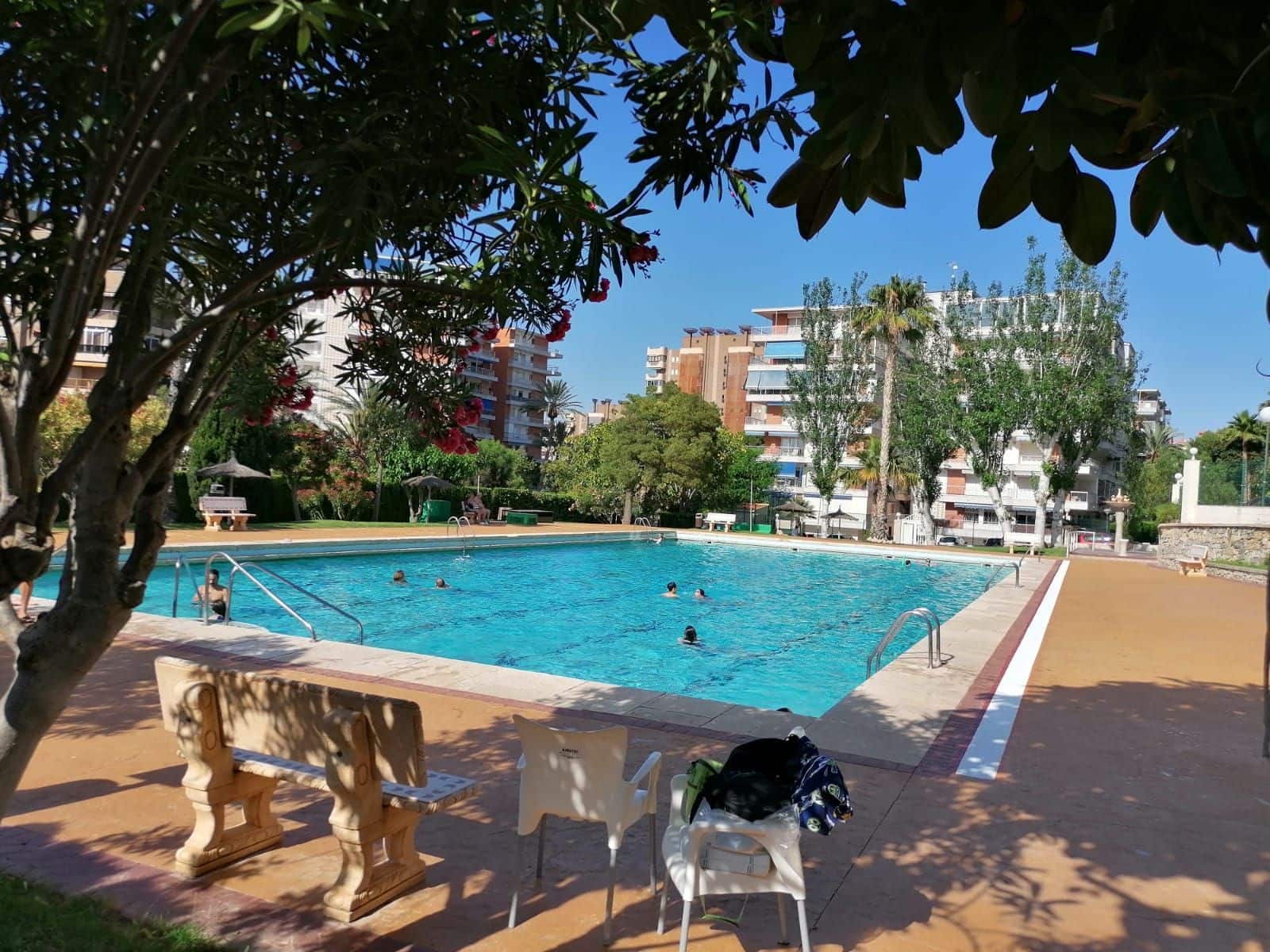 3 sovrum Lägenhet att hyra i Alicante stad med pool garage - 1 100 € (Ref: 7537341)