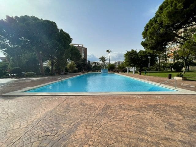2 soveværelse Lejlighed til leje i Alicante by med swimmingpool garage - € 950 (Ref: 7596612)