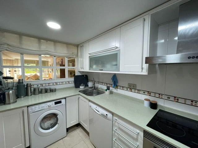 2 soveværelse Lejlighed til leje i Cabo de las Huertas, Alicante by med swimmingpool garage - € 950 (Ref: 7596612)