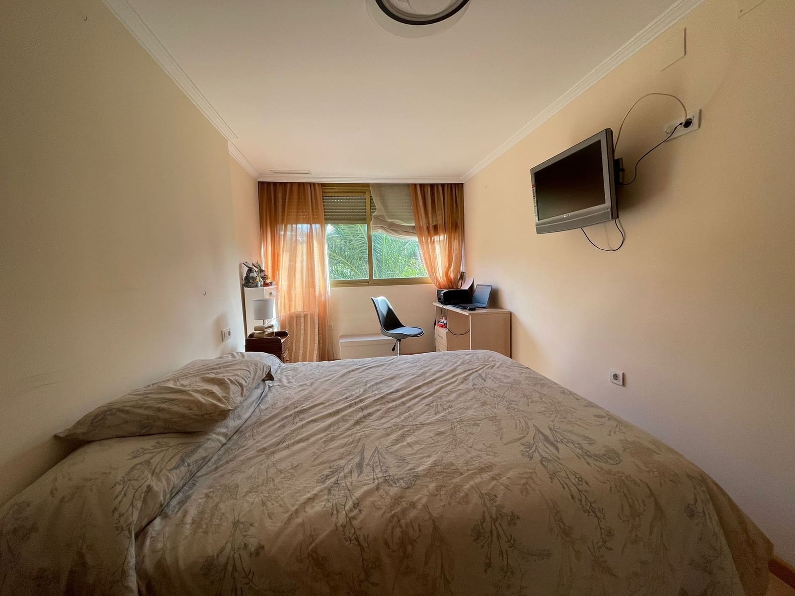 2 soveværelse Lejlighed til leje i Alicante by med swimmingpool garage - € 950 (Ref: 7596612)