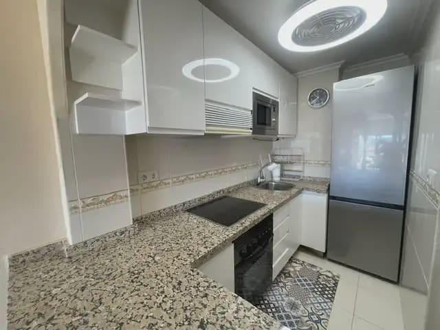 Piso de 1 habitación en Alicante / Alacant ciudad en alquiler con piscina - 850 € (Ref: 7596613)