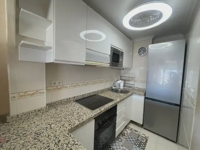 Piso de 1 habitación en Alicante / Alacant ciudad en alquiler con piscina - 850 € (Ref: 7596613)