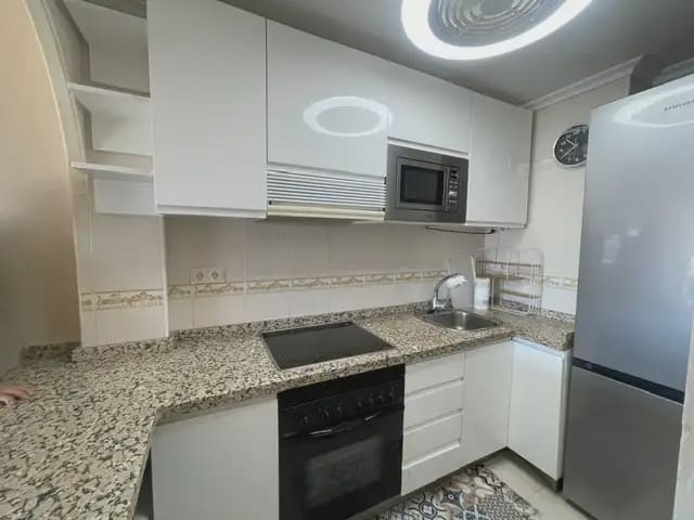 Piso de 1 habitación en Alicante / Alacant ciudad en alquiler con piscina - 850 € (Ref: 7596613)