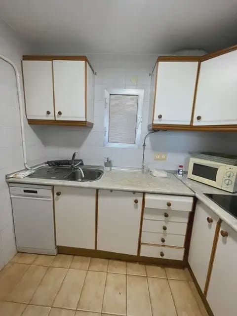 2 quarto Apartamento para arrendar em Alicante cidade com garagem - 1 400 € (Ref: 7700723)