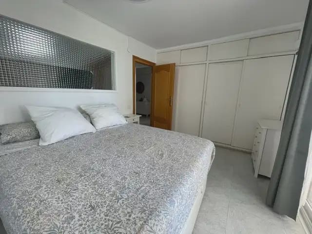 2 quarto Apartamento para arrendar em Alicante cidade com garagem - 1 400 € (Ref: 7700723)
