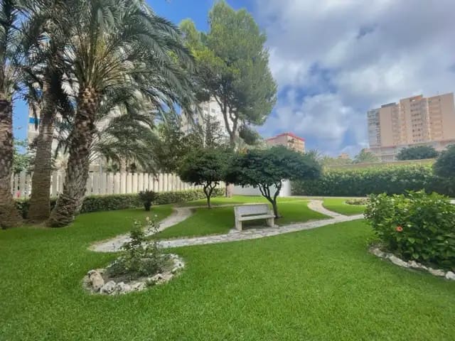 2 quarto Apartamento para arrendar em Alicante cidade com garagem - 1 400 € (Ref: 7700723)
