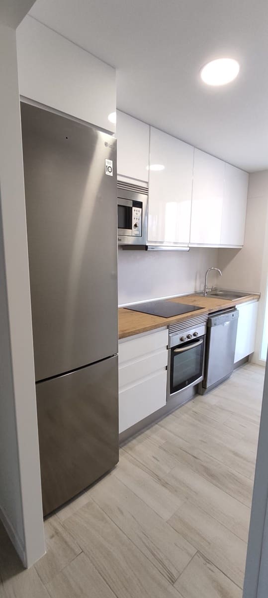 3 quarto Apartamento para arrendar em Alicante cidade com piscina garagem - 1 350 € (Ref: 7709528)