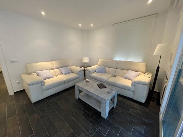2 slaapkamer Flat te huur in Alicante stad met zwembad garage - € 1.200 (Ref: 7738974)