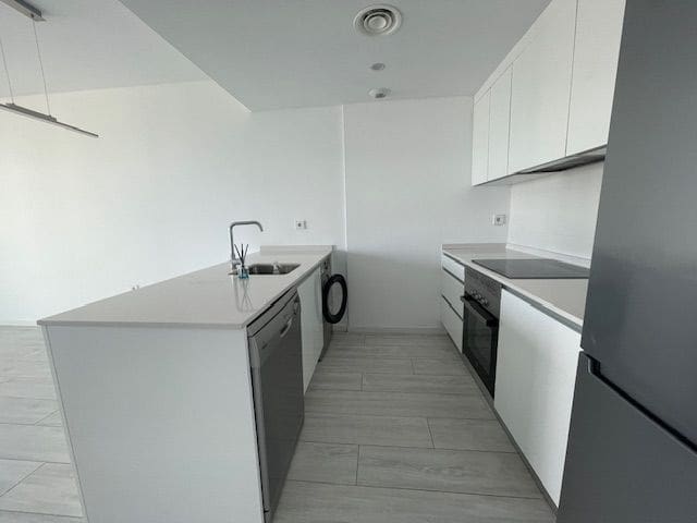 Appartement de 2 chambres à louer à Alicante ville avec piscine garage - 2 200 € (Ref: 7910804)