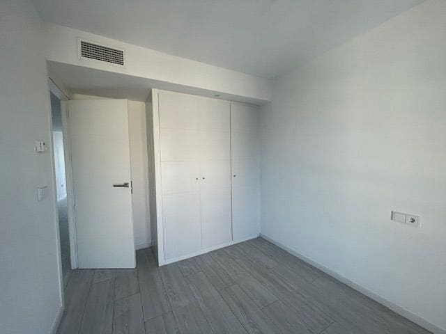 Appartement de 2 chambres à louer à Alicante ville avec piscine garage - 2 200 € (Ref: 7910804)