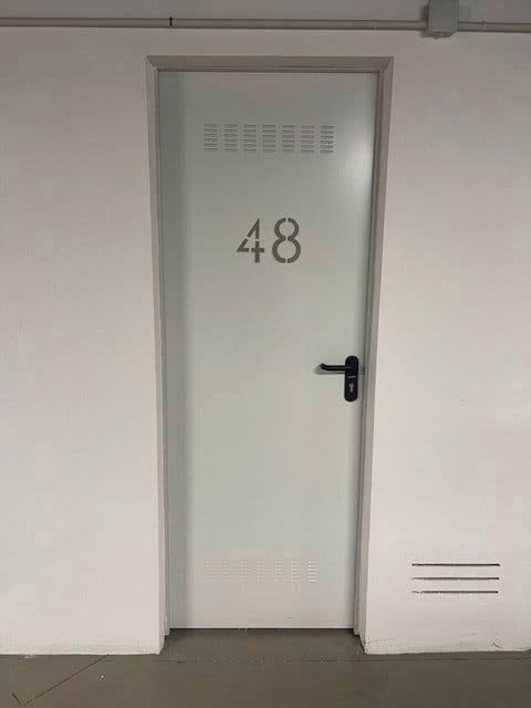 Appartement de 2 chambres à louer à Alicante ville avec piscine garage - 2 200 € (Ref: 7910804)