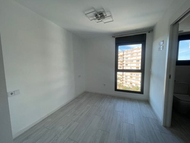 Appartement de 2 chambres à louer à Alicante ville avec piscine garage - 2 200 € (Ref: 7910804)