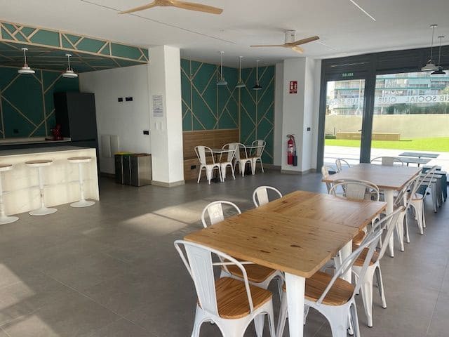 Appartement de 2 chambres à louer à Alicante ville avec piscine garage - 2 200 € (Ref: 7910804)