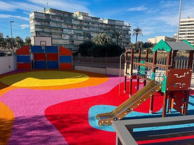 Appartement de 2 chambres à louer à Alicante ville avec piscine garage - 2 200 € (Ref: 7910804)