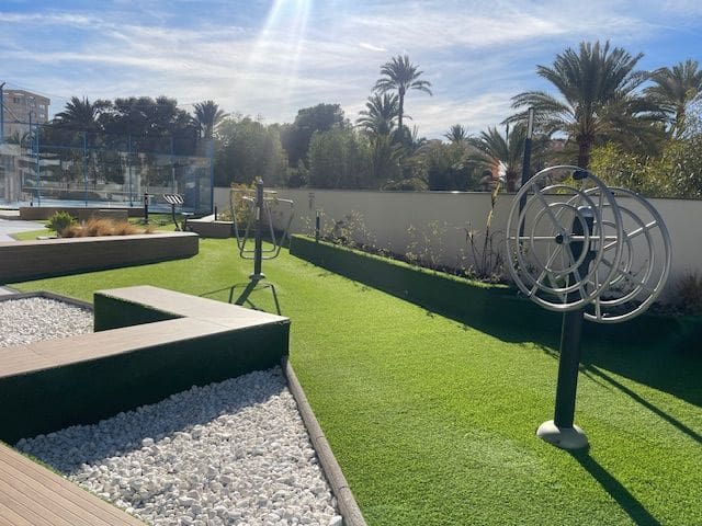 Appartement de 2 chambres à louer à Alicante ville avec piscine garage - 2 200 € (Ref: 7910804)