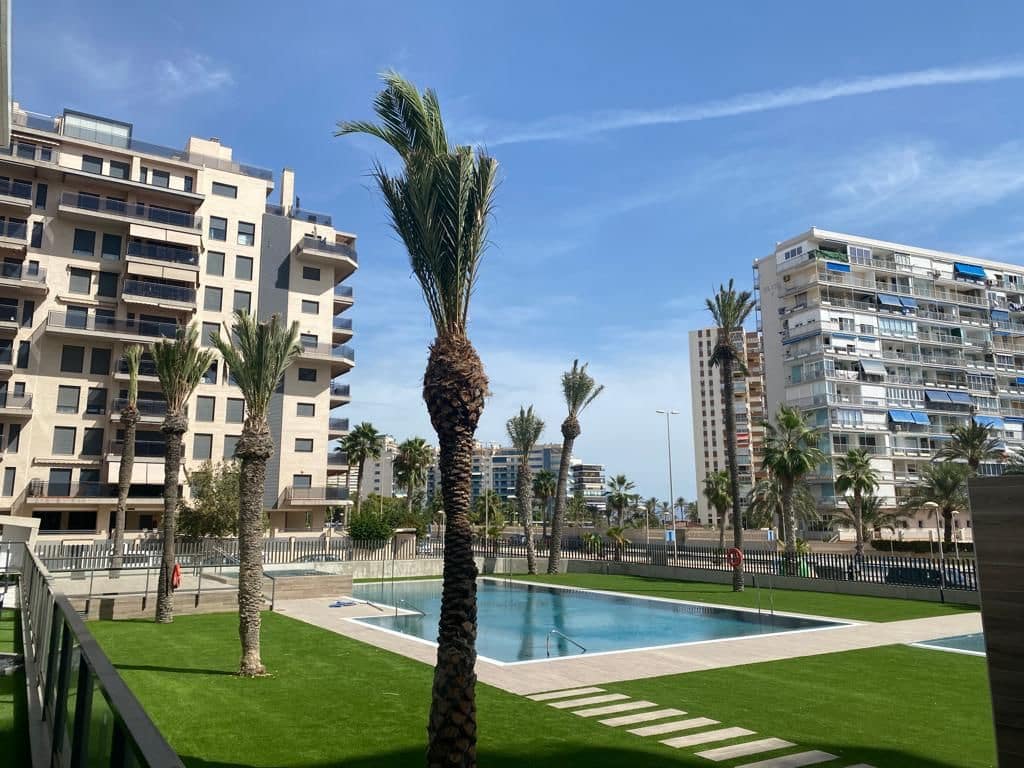 Appartement de 2 chambres à louer à Alicante ville avec piscine garage - 2 200 € (Ref: 7910804)