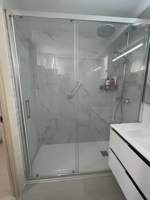 2 slaapkamer Flat te huur in Alicante stad met zwembad garage - € 2.000 (Ref: 7913679)