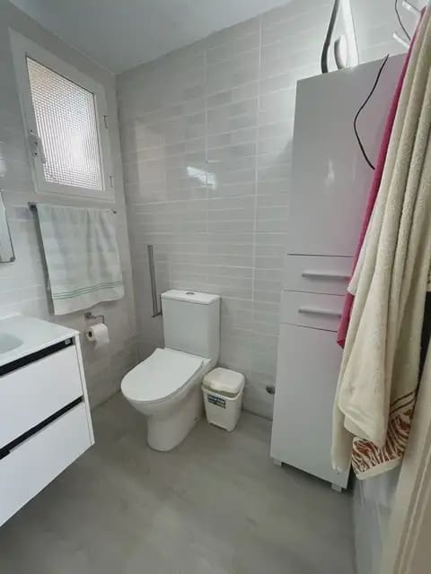 2 slaapkamer Flat te huur in Alicante stad met zwembad garage - € 2.000 (Ref: 7913679)