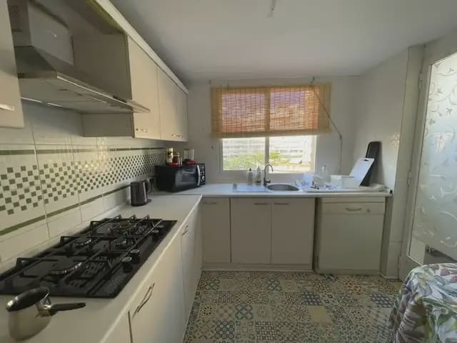 2 slaapkamer Flat te huur in Alicante stad met zwembad garage - € 2.000 (Ref: 7913679)