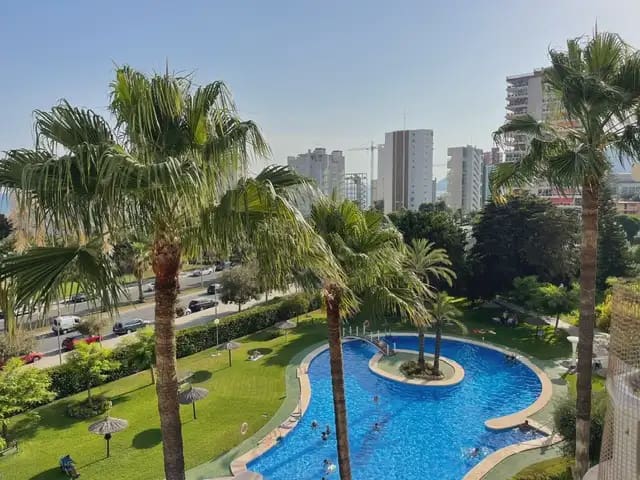 2 slaapkamer Flat te huur in Alicante stad met zwembad garage - € 2.000 (Ref: 7913679)
