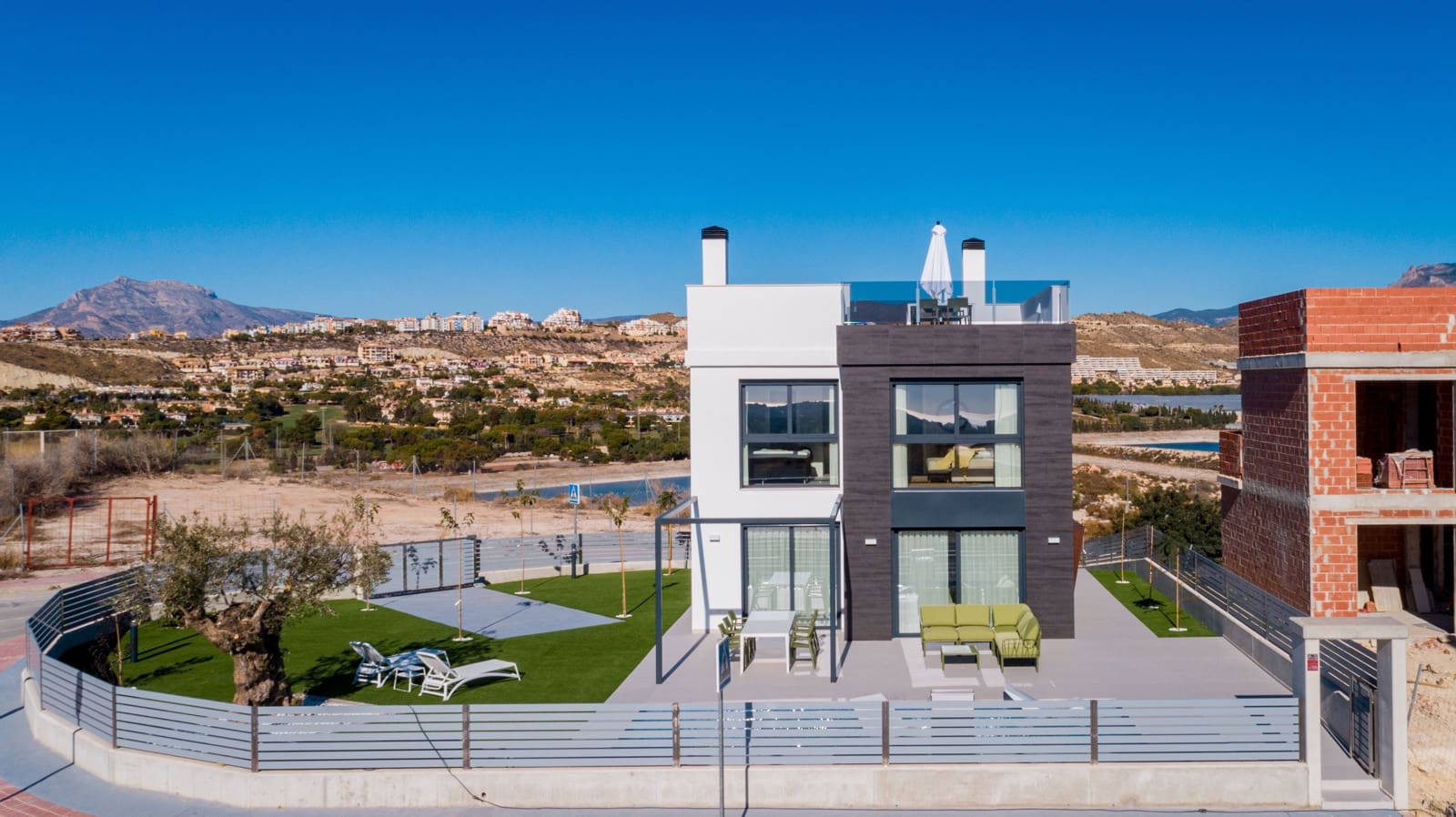 Chalet de 3 habitaciones en Muchamiel / Mutxamel en venta con piscina garaje - 450.000 € (Ref: 7923976)