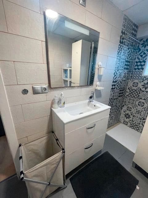 2 soveværelse Lejlighed til leje i Alicante by med swimmingpool garage - € 1.250 (Ref: 7923977)
