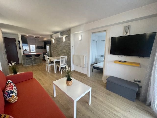 2 soveværelse Lejlighed til leje i Alicante by med swimmingpool garage - € 1.250 (Ref: 7923977)