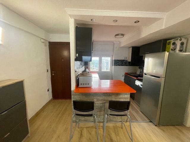 2 soveværelse Lejlighed til leje i Alicante by med swimmingpool garage - € 1.250 (Ref: 7923977)