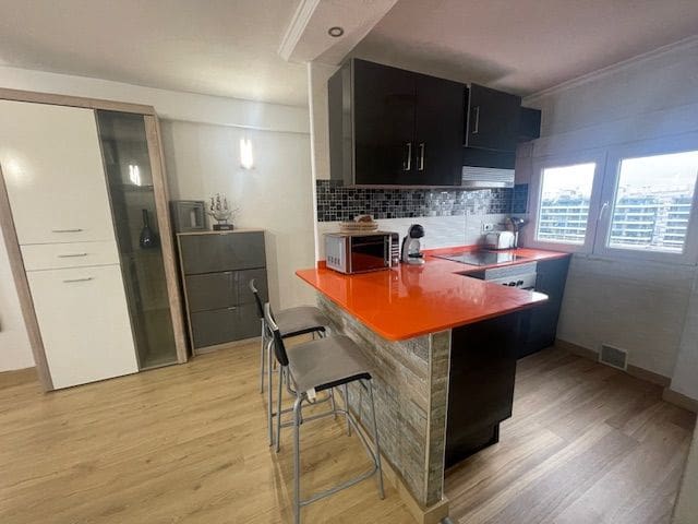2 soveværelse Lejlighed til leje i Alicante by med swimmingpool garage - € 1.250 (Ref: 7923977)