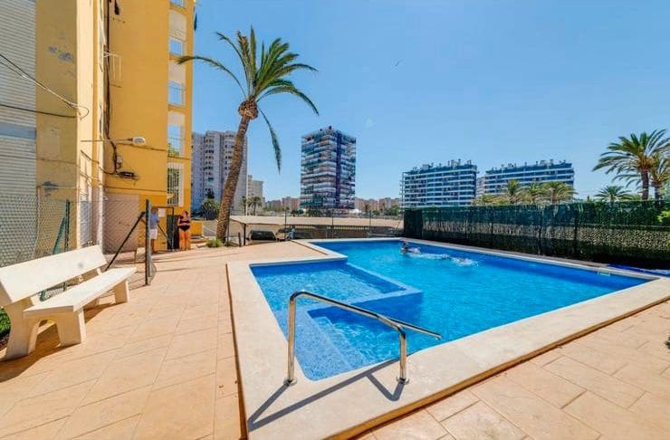 2 soveværelse Lejlighed til leje i Alicante by med swimmingpool garage - € 1.250 (Ref: 7923977)