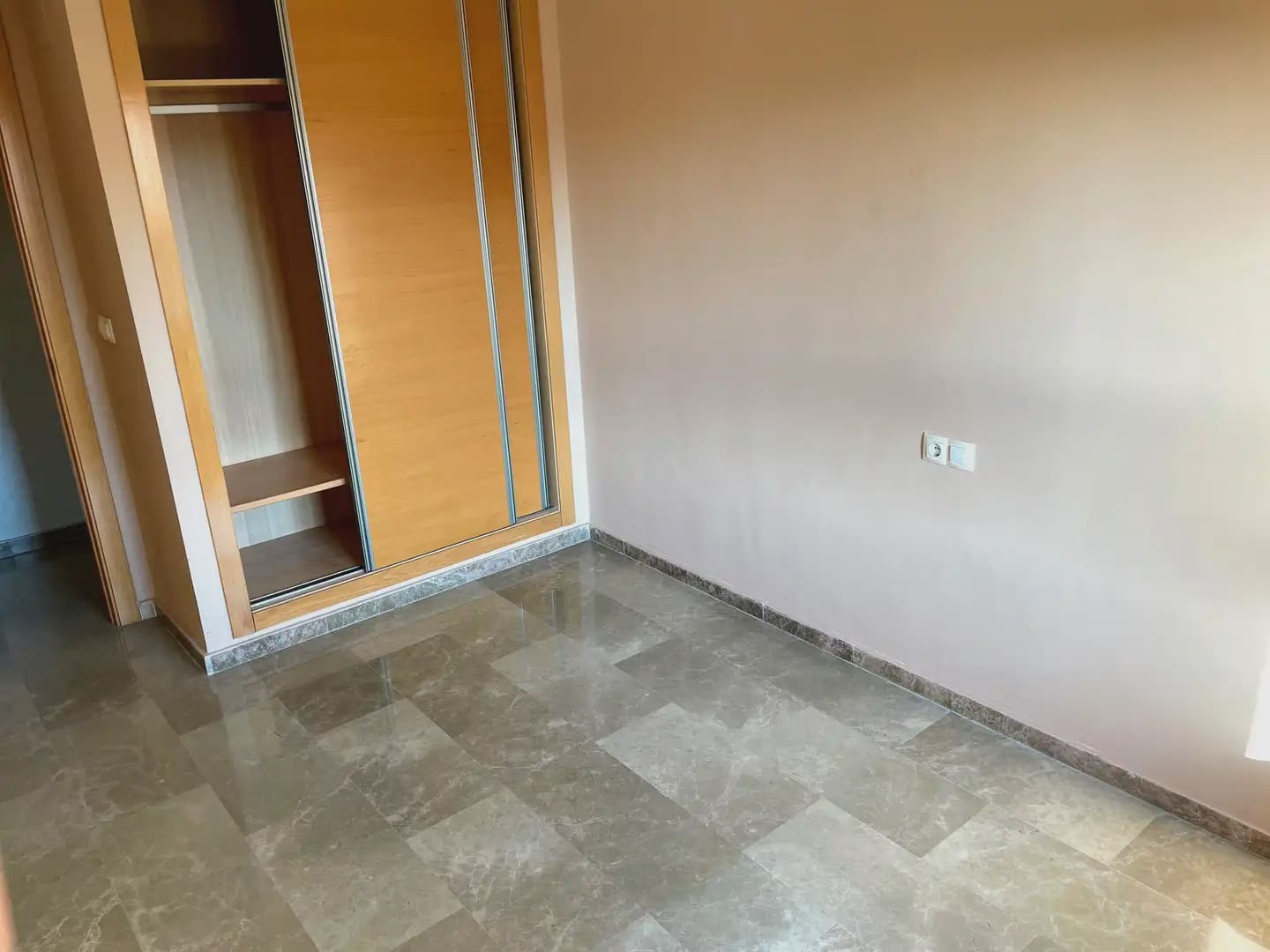 3 quarto Apartamento para arrendar em Alicante cidade com piscina garagem - 1 700 € (Ref: 7952247)