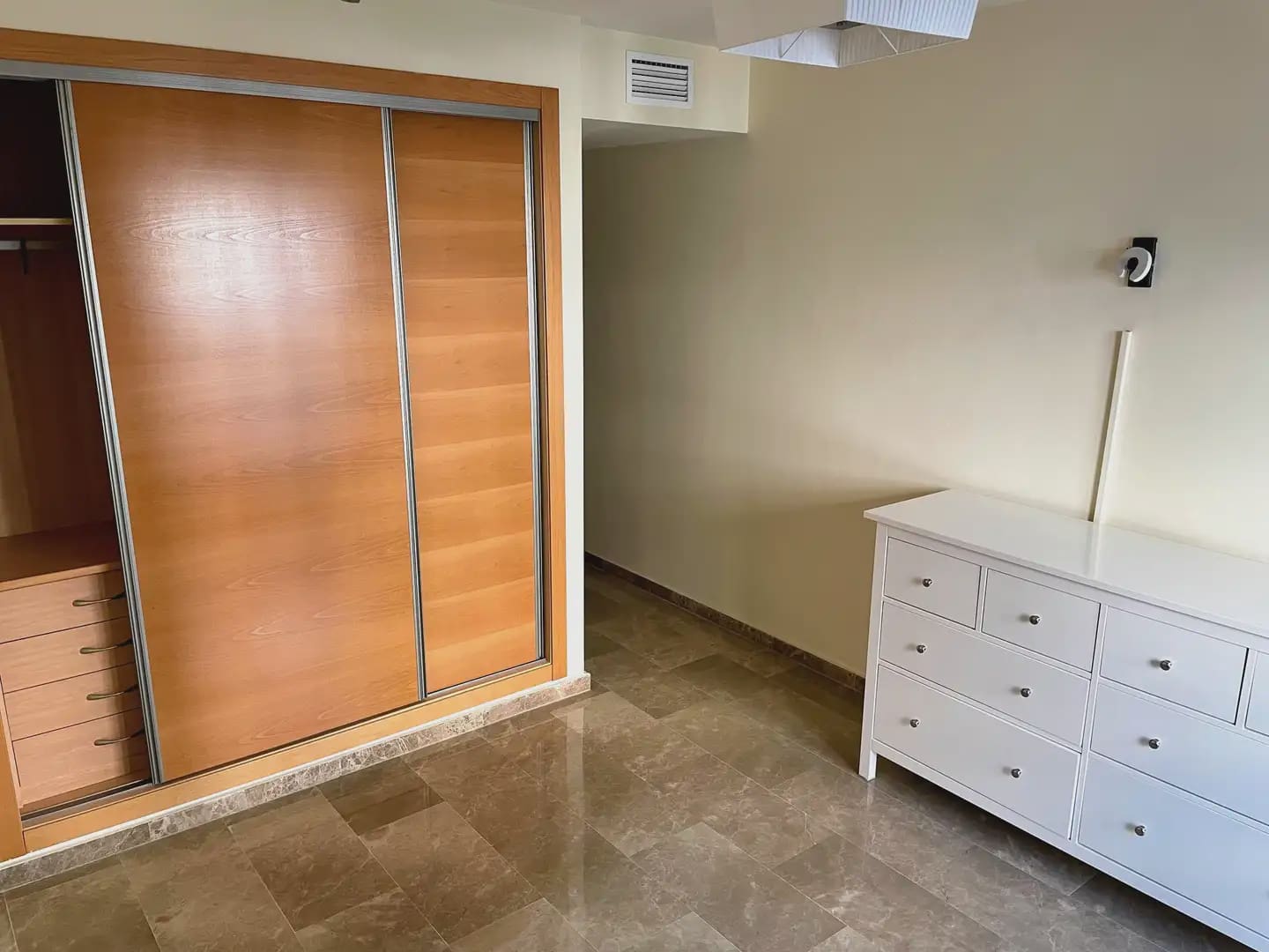 3 quarto Apartamento para arrendar em Alicante cidade com piscina garagem - 1 700 € (Ref: 7952247)