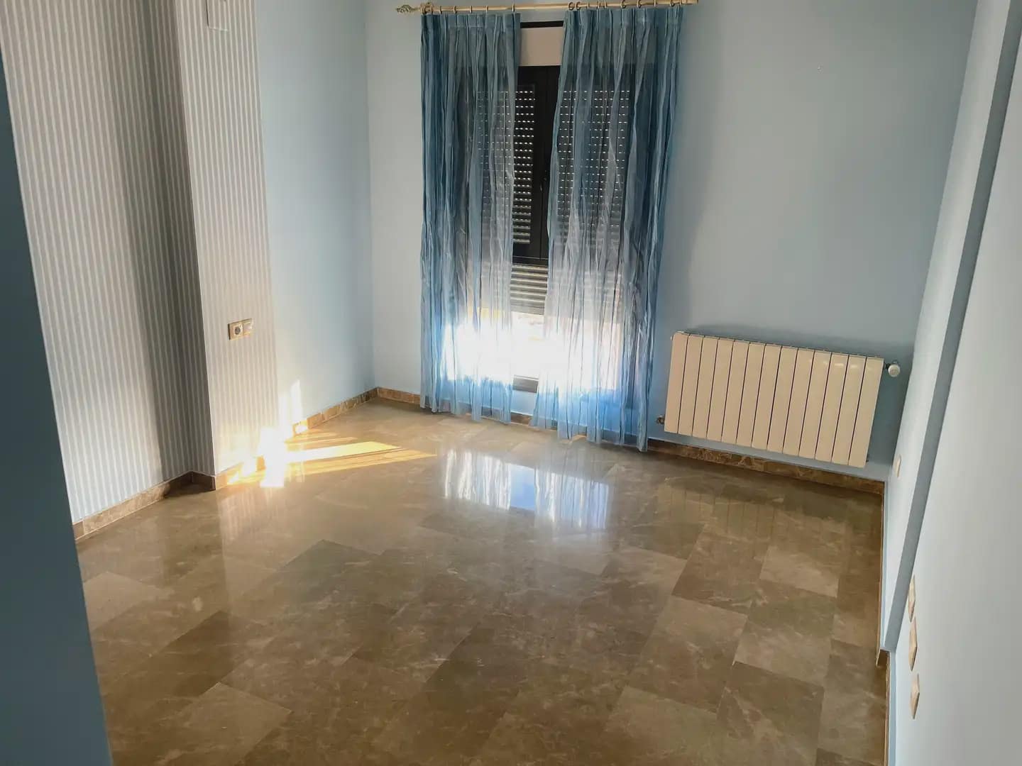 3 quarto Apartamento para arrendar em Alicante cidade com piscina garagem - 1 700 € (Ref: 7952247)
