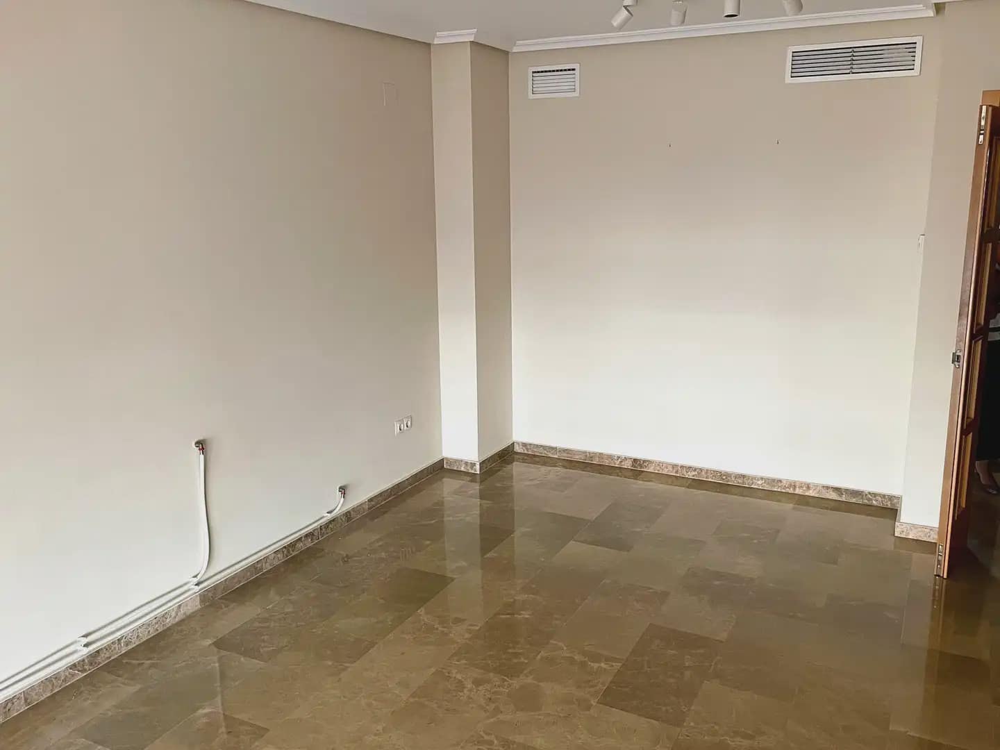 3 quarto Apartamento para arrendar em Alicante cidade com piscina garagem - 1 700 € (Ref: 7952247)