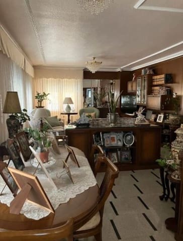 6 slaapkamer Rijtjeshuis te koop in Pinoso met garage - € 425.000 (Ref: 8117467)