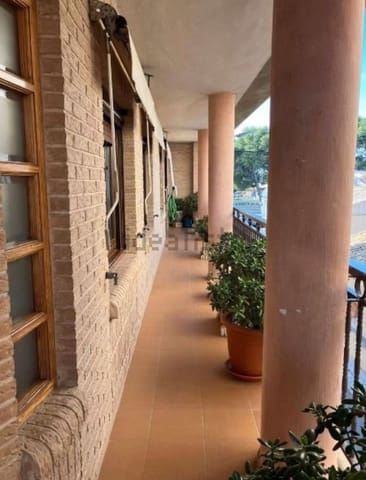 6 slaapkamer Rijtjeshuis te koop in Pinoso met garage - € 425.000 (Ref: 8117467)