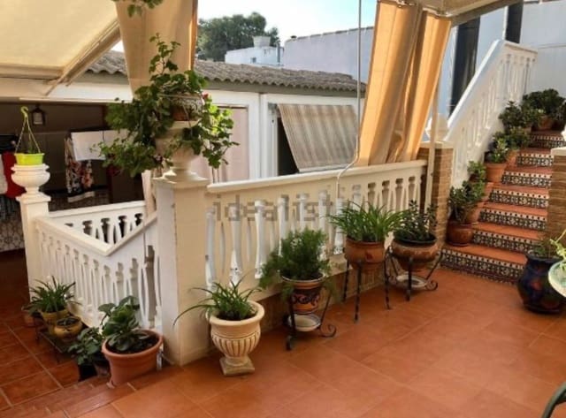 6 slaapkamer Rijtjeshuis te koop in Pinoso met garage - € 425.000 (Ref: 8117467)