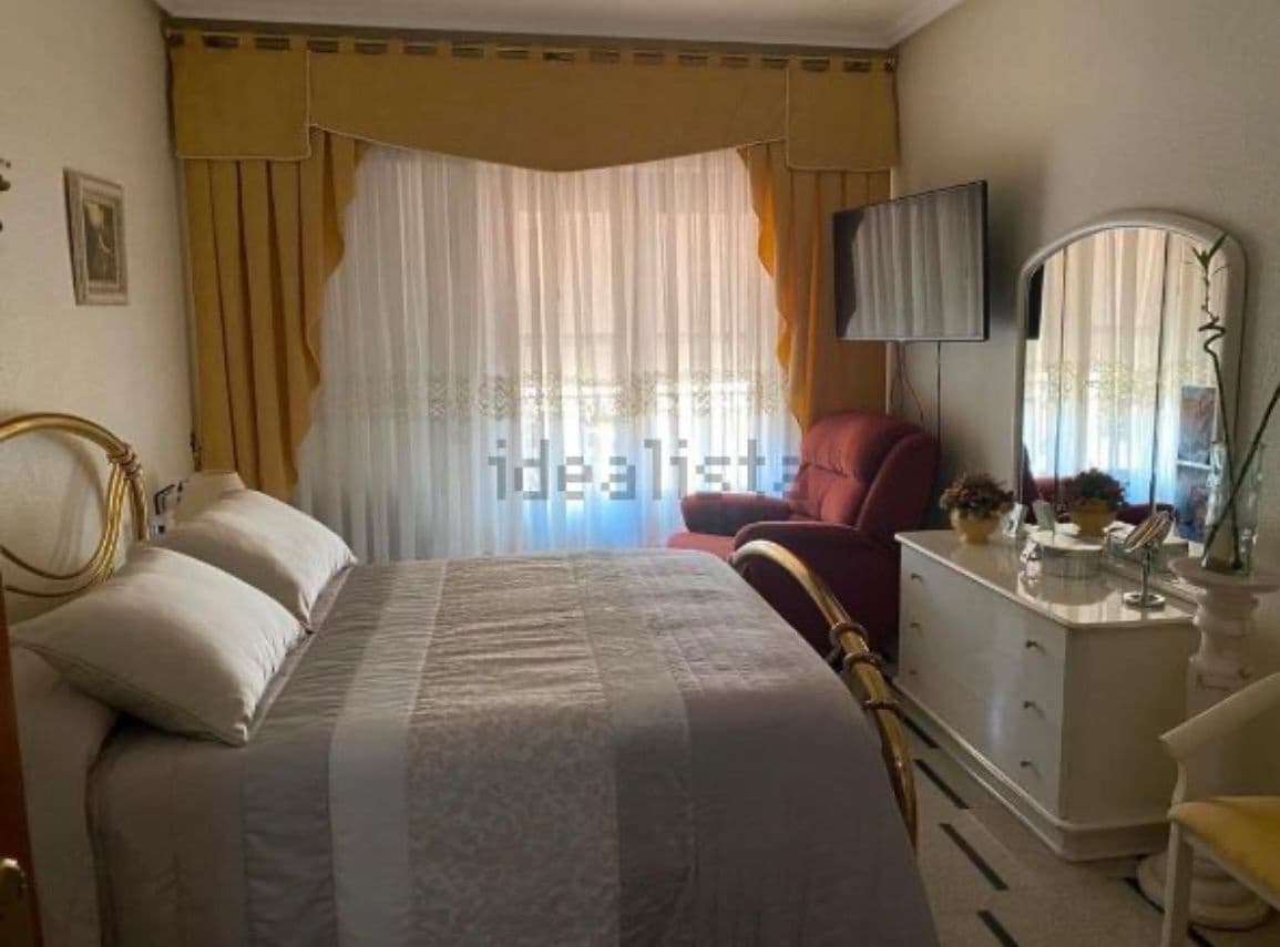 6 soveværelse Rækkehus til salg i Pinoso med garage - € 425.000 (Ref: 8117467)