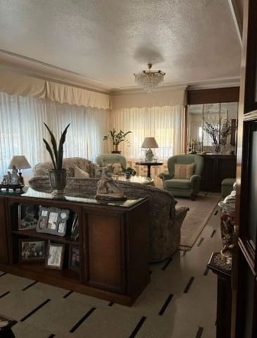 6 slaapkamer Rijtjeshuis te koop in Pinoso met garage - € 425.000 (Ref: 8117467)