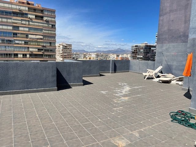 2 sypialnia Apartament przy plaży do wynajęcia w Miasto Alicante / Alacant z basenem garażem - 1 300 € (Ref: 8252417)