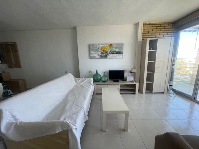 2 soveværelse Lejlighed til leje i Alicante by med swimmingpool garage - € 1.100 (Ref: 8292497)