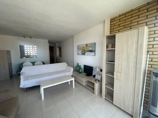 2 soveværelse Lejlighed til leje i Alicante by med swimmingpool garage - € 1.100 (Ref: 8292497)