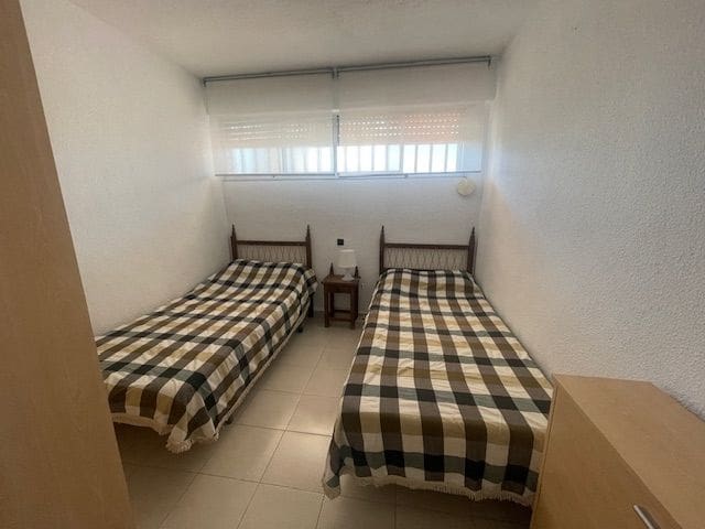 2 soveværelse Lejlighed til leje i Alicante by med swimmingpool garage - € 1.100 (Ref: 8292497)