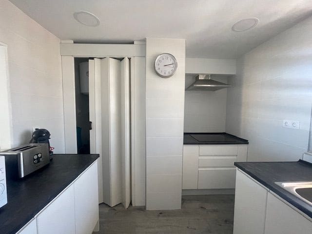 2 soveværelse Lejlighed til leje i Alicante by med swimmingpool garage - € 1.100 (Ref: 8292497)