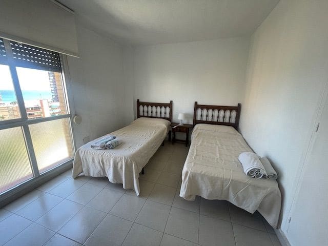 2 soveværelse Lejlighed til leje i Alicante by med swimmingpool garage - € 1.100 (Ref: 8292497)